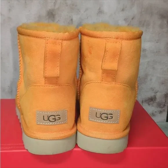 UGG Classic Mini II Short Suede Sheepskin Boots in California Poppy. Size 8 - Picture 6 of 10
